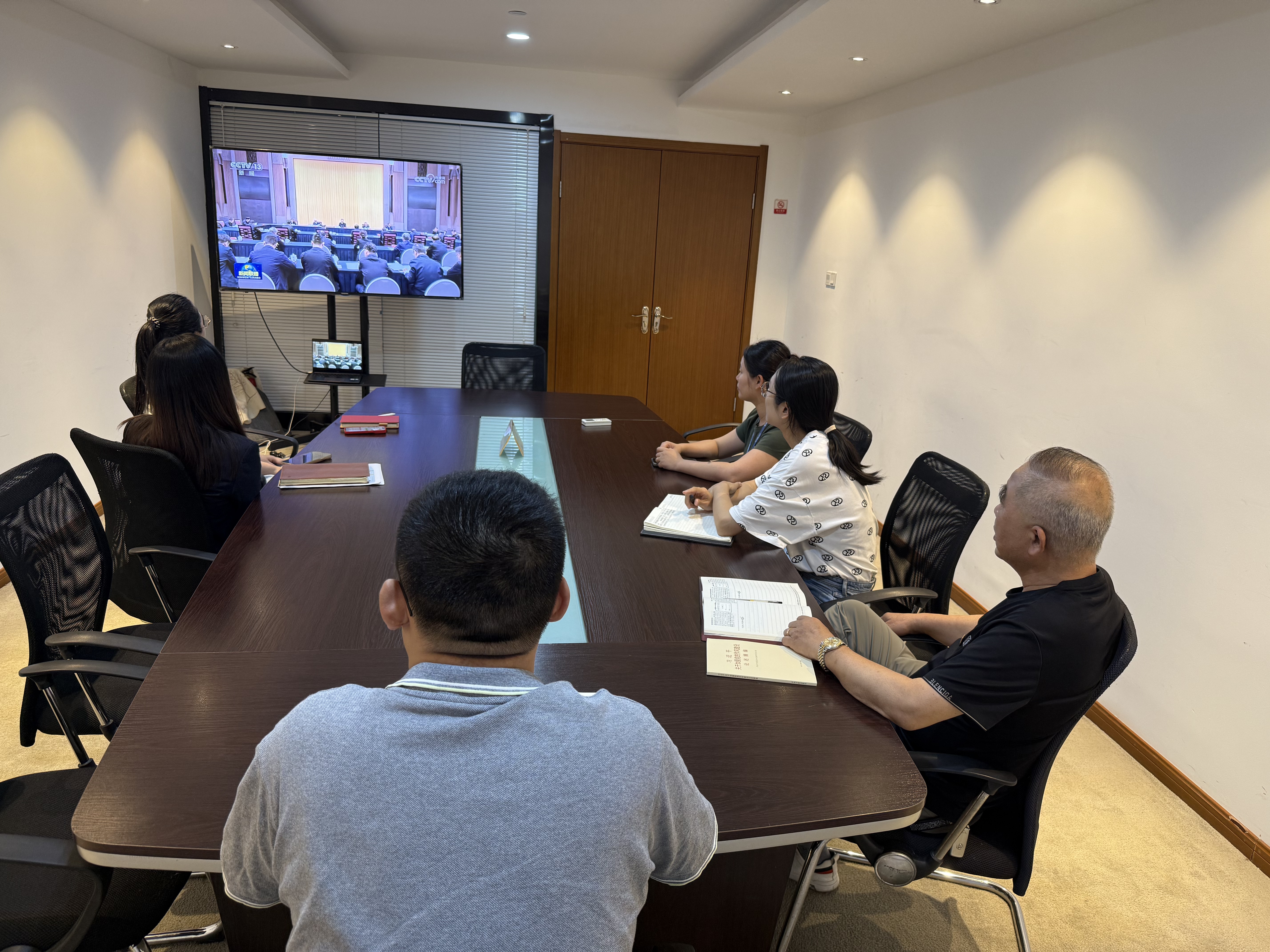 水晶城党支部开展5月党员固定活动