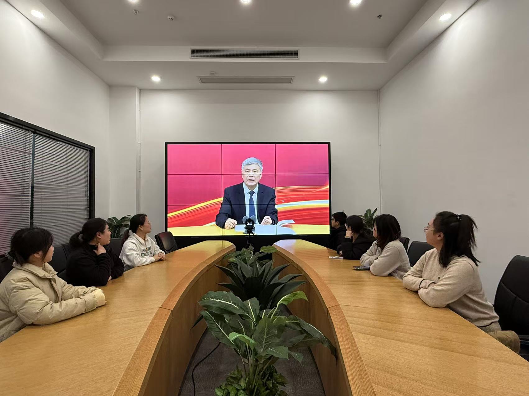 尊龙中国官网文创集团行政党支部开展“深入学习贯彻党的二十届三中全会精神”主题党日活动