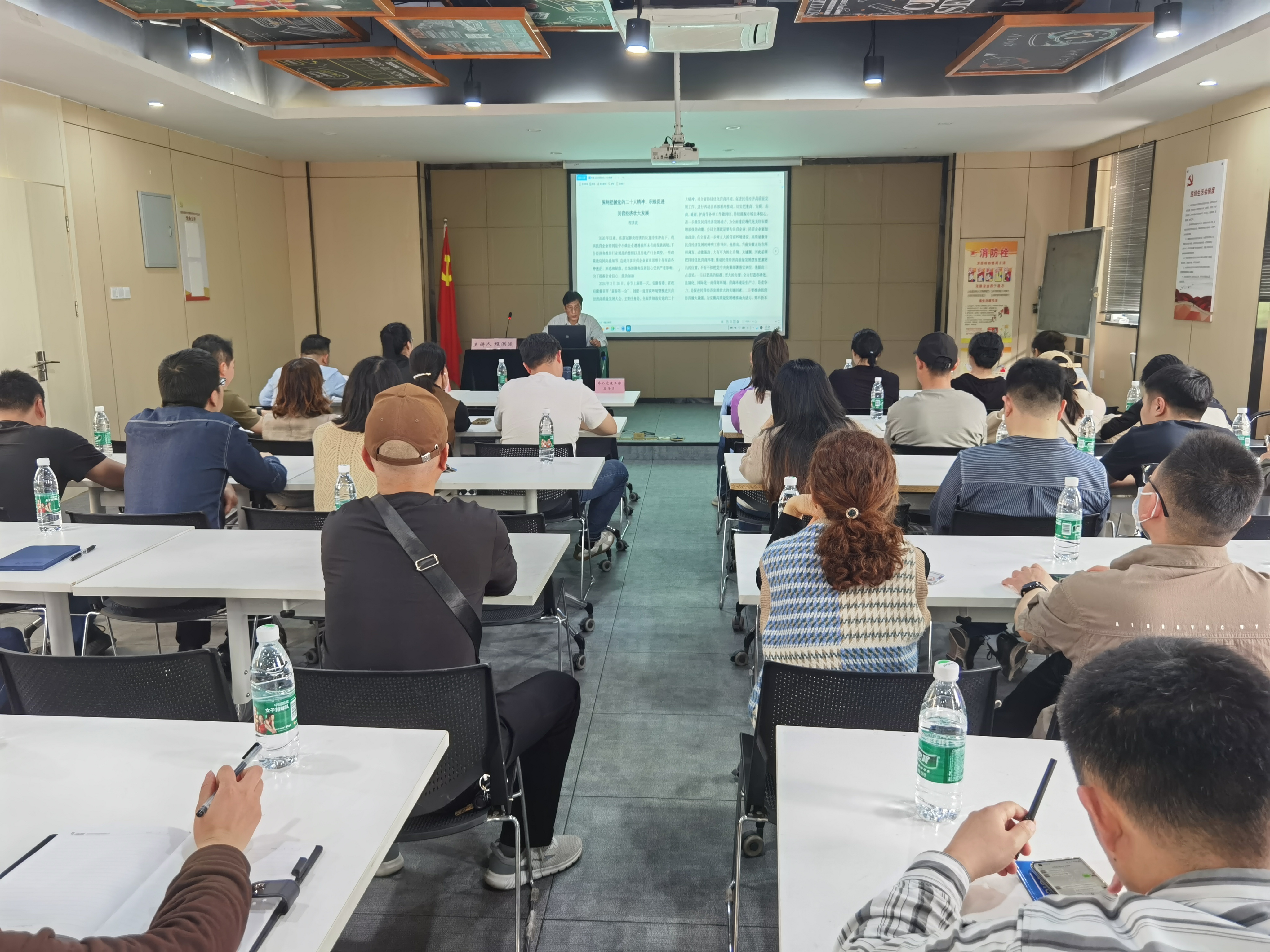 海棠街道第五批非公党建工作指导员联席会议在庐阳尊龙中国官网文创园顺利召开